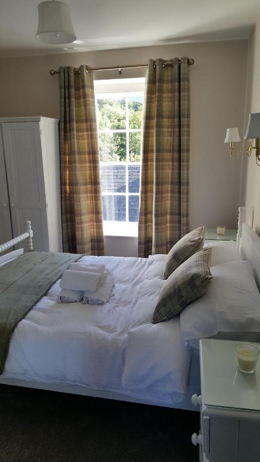McMullan's Central Bar B&B Cushendall Dış mekan fotoğraf