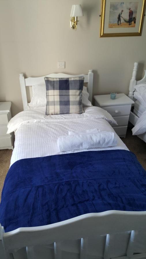 McMullan's Central Bar B&B Cushendall Dış mekan fotoğraf