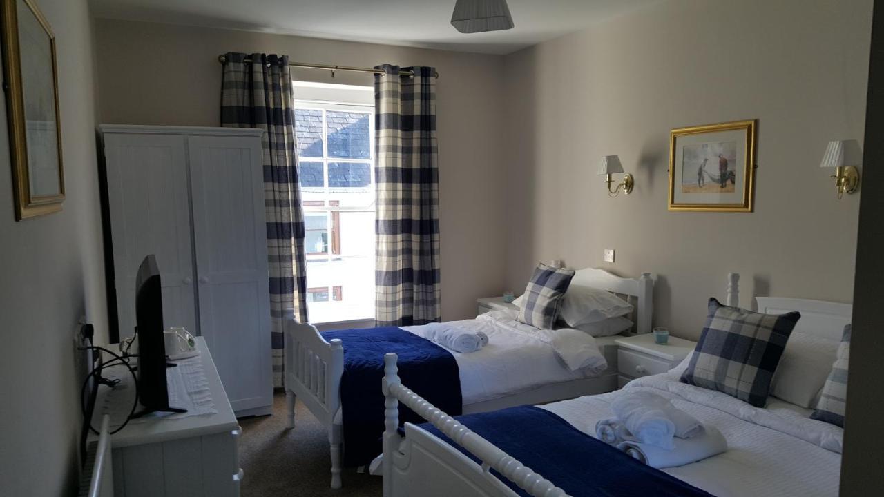 McMullan's Central Bar B&B Cushendall Dış mekan fotoğraf