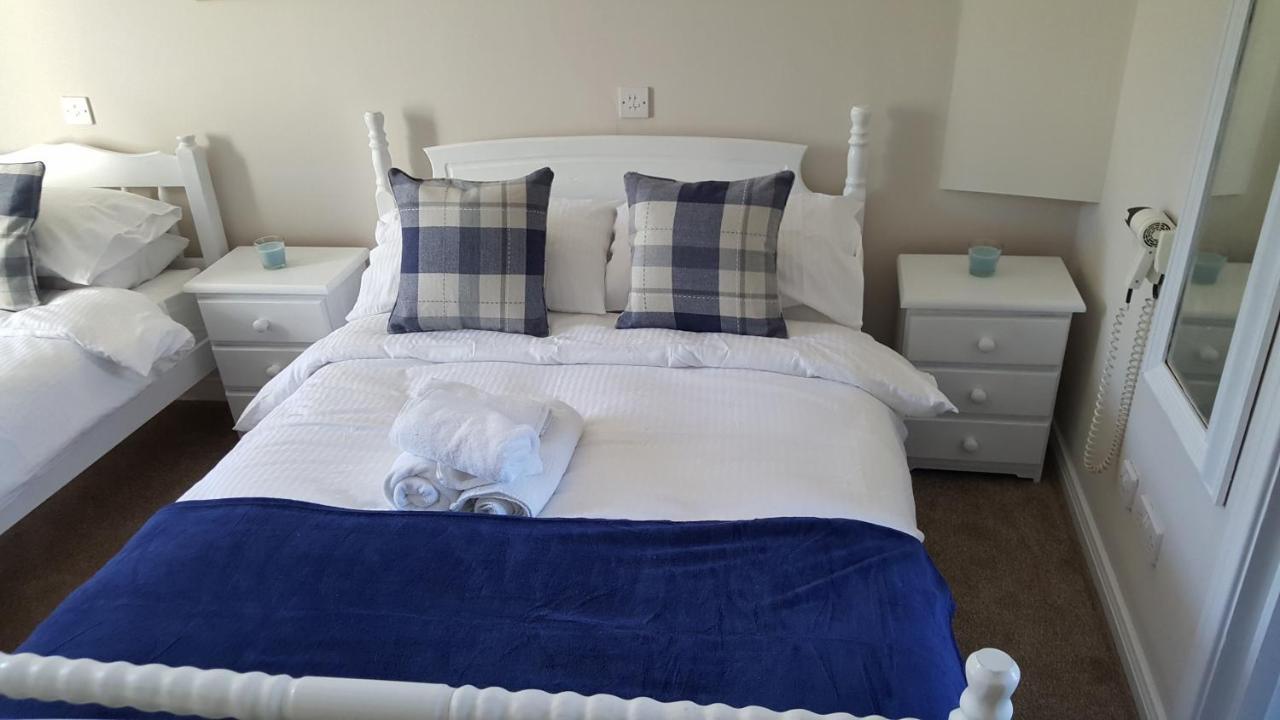 McMullan's Central Bar B&B Cushendall Dış mekan fotoğraf