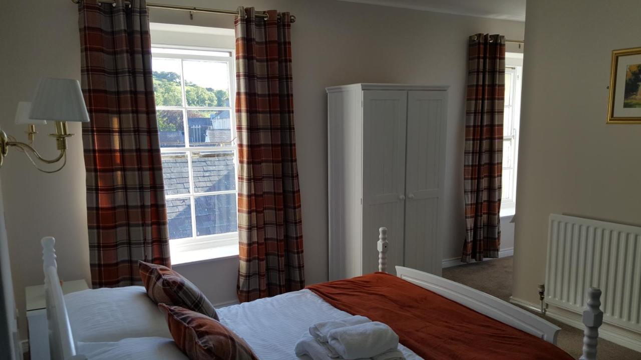 McMullan's Central Bar B&B Cushendall Dış mekan fotoğraf