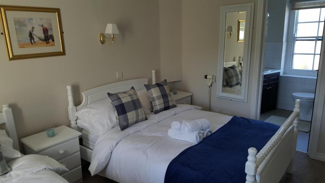 McMullan's Central Bar B&B Cushendall Dış mekan fotoğraf